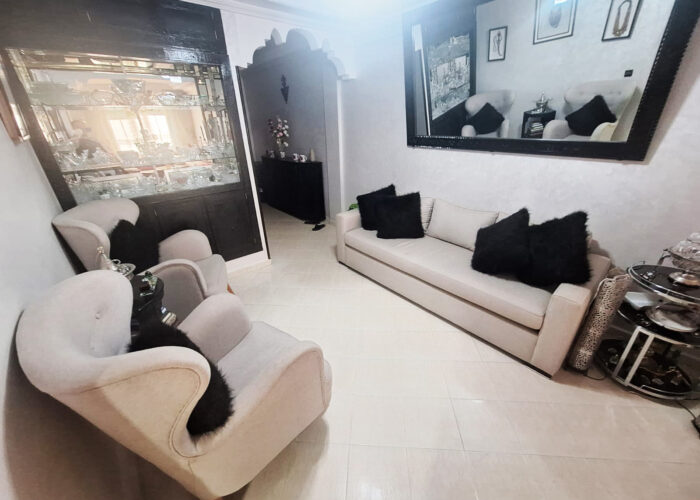 Appartement  à  (Route kenitra en face E.S.T)