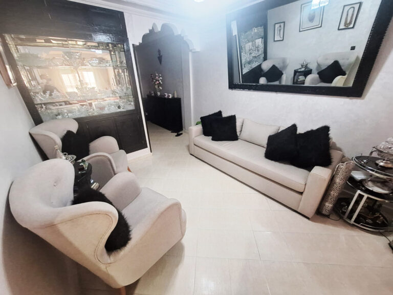 Appartement  à  (Route kenitra en face E.S.T)